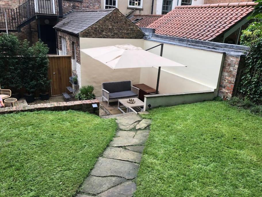 Garden House Villa York Exteriör bild